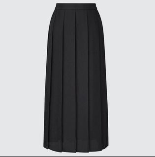 Uniqlo Wide Pleated Skirt in Black