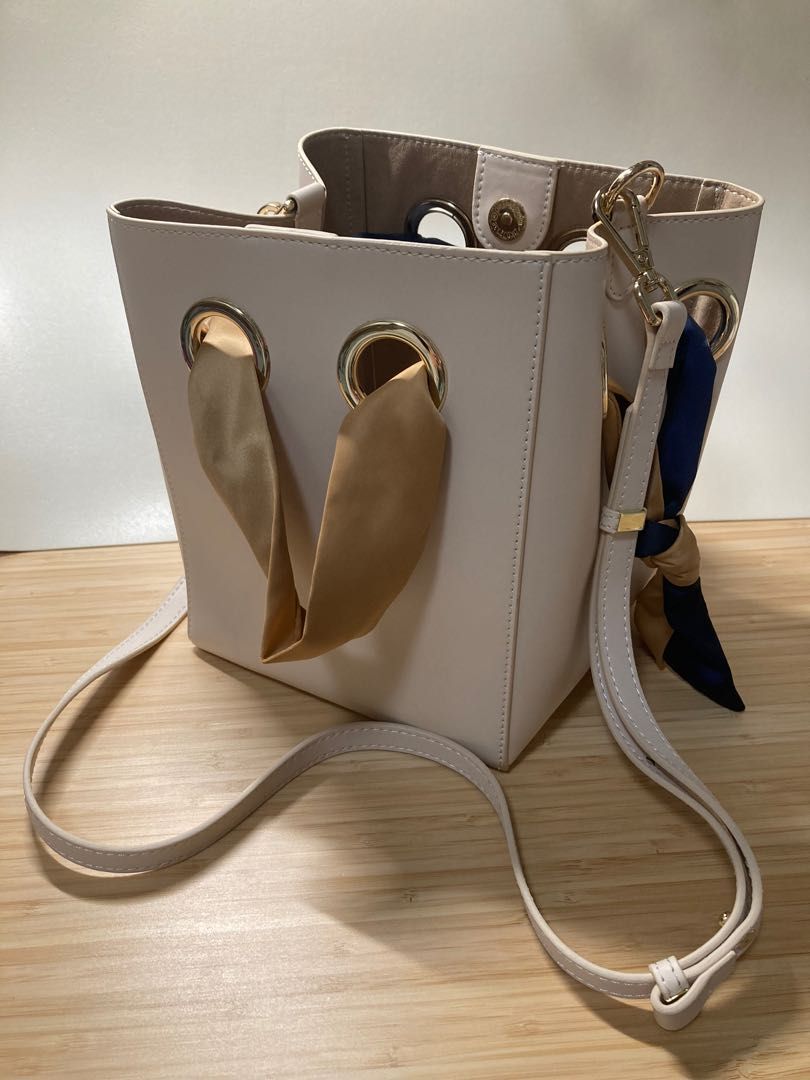 Unitude RIBBON HANDLE BUCKET BAG - BLUE 絲巾手挽水桶袋, 女裝, 手袋