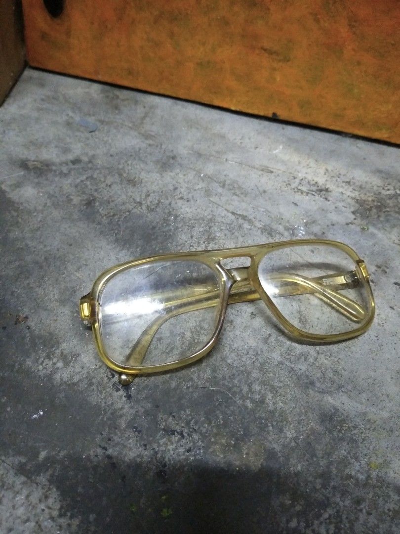 VINTAGE Glasses Serial Killer 80's, Men's Fashion, Watches