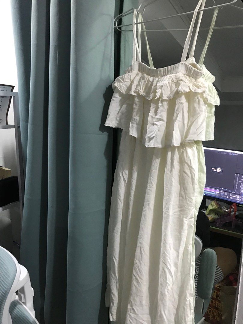 White jumpsuit (Category: Jumpsuits) located in Cagayan de Oro. Submitted by declutterwithstef (Listing ID 1211162603, Image 3). Description: Never been used jumpsuit. Was supposed to use it for a trip but forgot to pack it lmao.