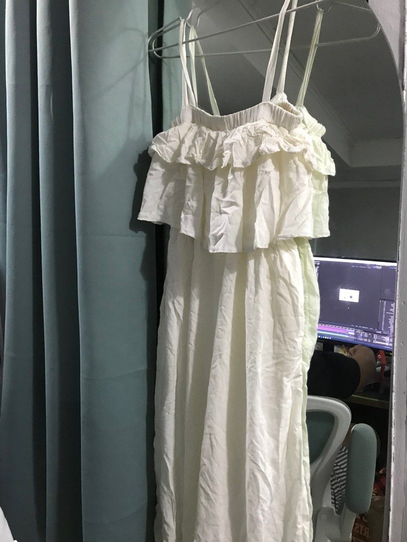 White jumpsuit (Category: Jumpsuits) located in Cagayan de Oro. Submitted by declutterwithstef (Listing ID 1211162603, Image 1). Description: Never been used jumpsuit. Was supposed to use it for a trip but forgot to pack it lmao.