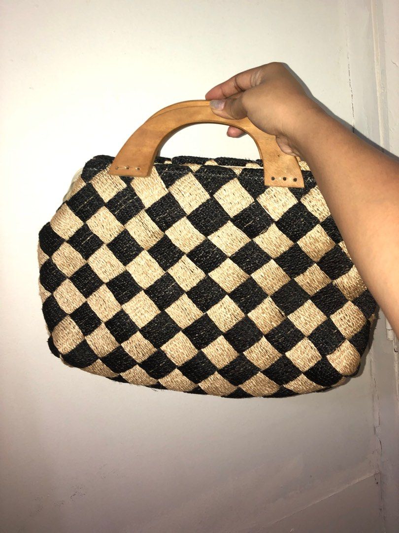 Wooden-Handle Knitted Handbag (Category: Beach Bags) located in Manila. Submitted by cee.things (Listing ID 1211084006, Image 1). Description: This wooden-handle knotted bag is perfect for your errands! The handle is sewed so strong and the bag is spacious inside (mesh material) so it's safe for you to store your material girl stuff! You can even place your umbrella inside! RFS: I need funds ☹️🤗 •Price is still negotiable for sure-buyers!.