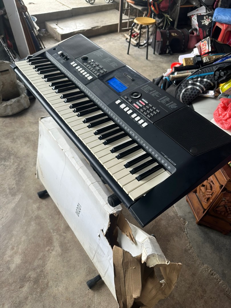 Yamaha keyboard, Hobbies & Toys, Music & Media, Musical Instruments on Carousell