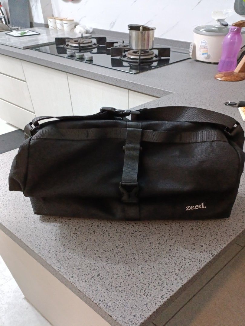 Zeed Shoulder Bag Roll Top 14L Brompton, Sports Equipment, Bicycles