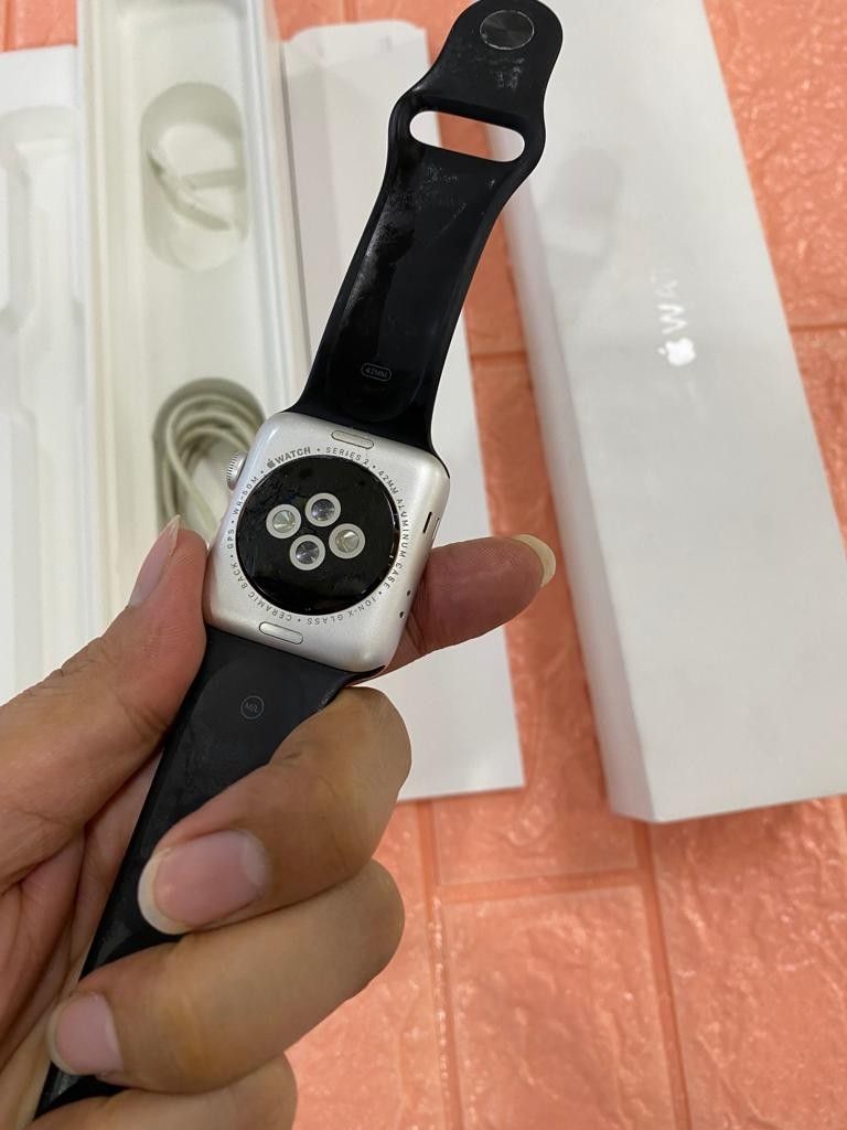 Apple Watch Series 2 42mm Fullset Mulus Bekas Pemakaian