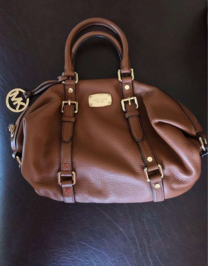 Authentic Michael Kors medium Bedford Leather Satchel Bowling Bag (Category: Luxury Bags & Wallets) located in Dasmarinas. Submitted by __goodbyestuff (Listing ID 1211283423, Image 2). Description: - no dustbag or sling - authentic wala lang receipt, palegit check niyo na lang po - Great for everyday or travel - Excellent condition with no scratches on the leather or the gold hardware. - One exterior pocket on the back, four interior pockets - se