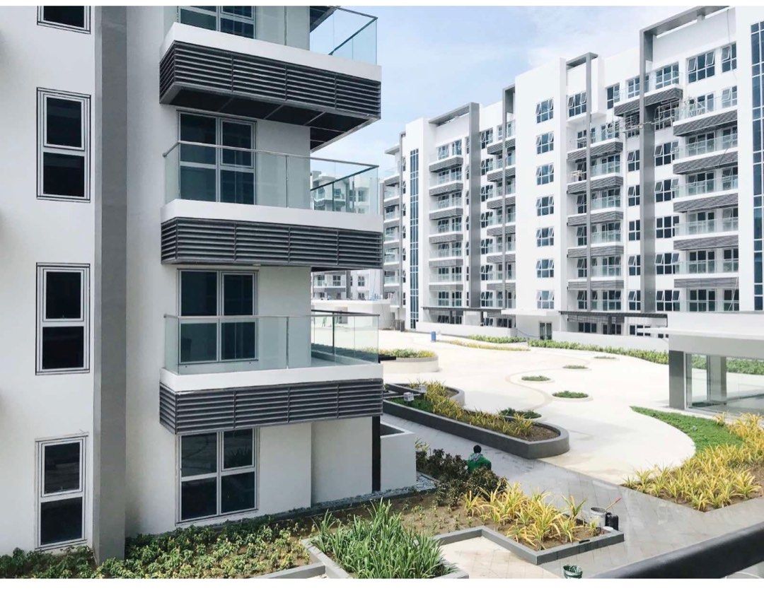 Bayshore 1 For Sale (Category: Apartments & Condos) located in Muntinlupa City. Submitted by ninapgonzales (Listing ID 1189892972, Image 1). Description: BAYSHORE RESIDENTIAL RESORT 1 Cluster 2- 6th floor 1-bedroom with balcony Vacant For Sale-9.6M Net 09175472828 #forsale #bayshore1 # condoforsale #okada #solaire #directlisting.