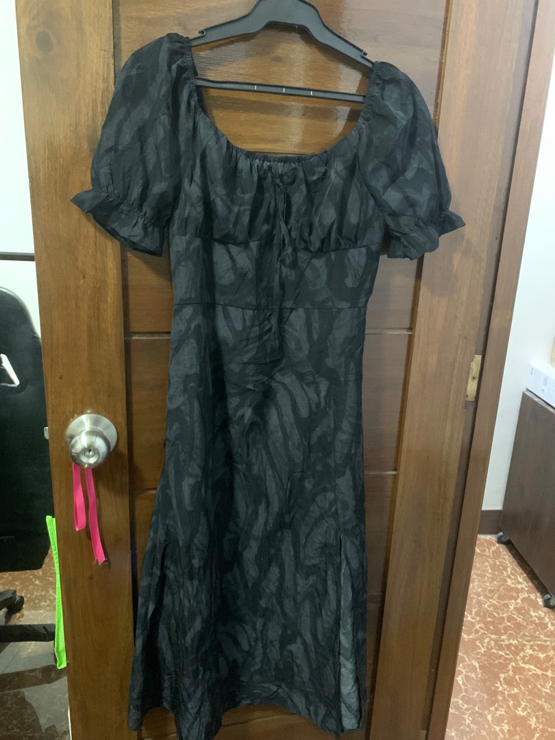 PUFF SLEEVE LONG DRESS WITH HARDWARE STITCHED IN TIME