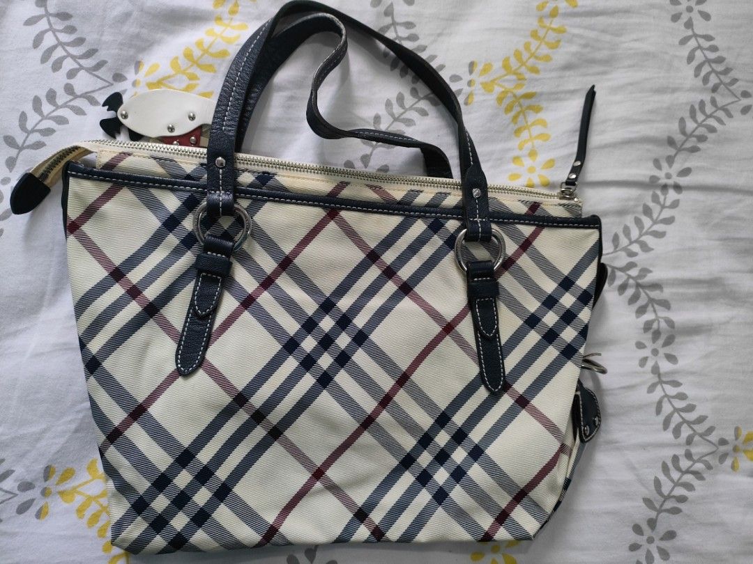 Burberry, Women's Fashion, Bags & Wallets, Clutches on Carousell