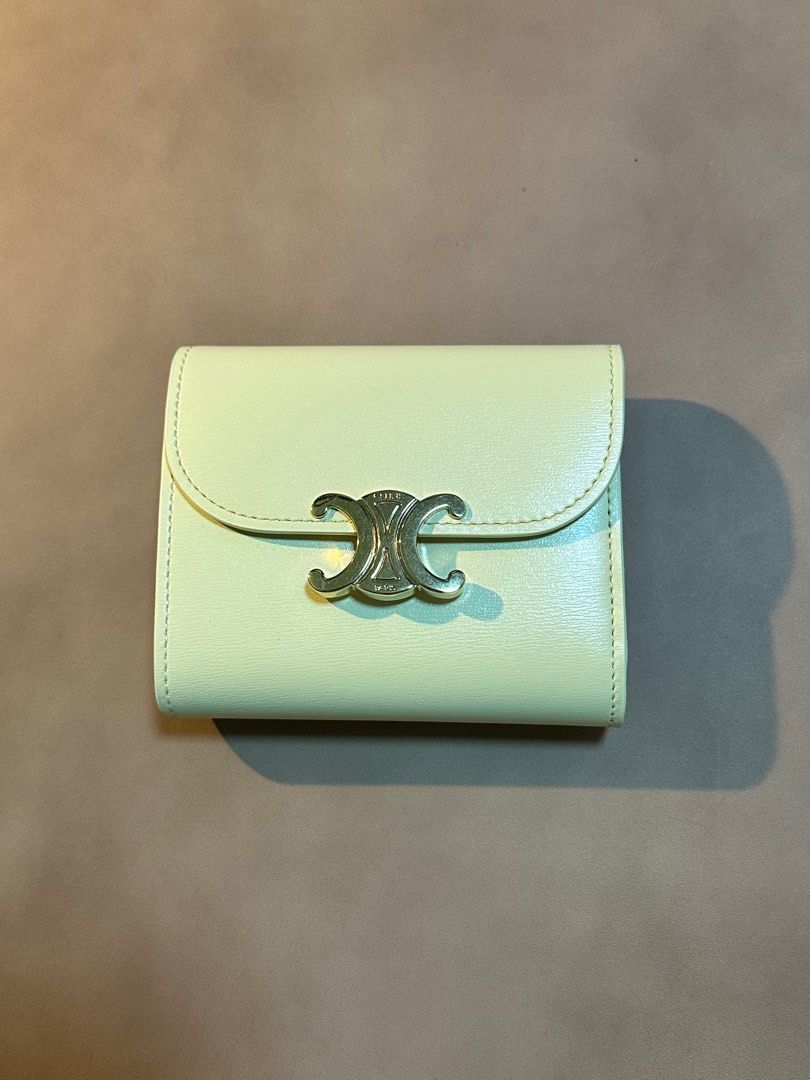 SMALL WALLET TRIOMPHE IN SHINY CALFSKIN - SOFT YELLOW