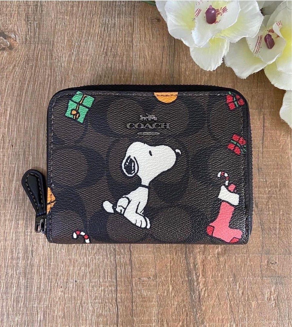 Coach x peanuts / wallet (Category: Luxury Bags & Wallets) located in Las Pinas. Submitted by yhn_boutique (Listing ID 1211248491, Image 2). Description: Complete inclusions Cod via lalamove Shipping J&T/lbc DM .