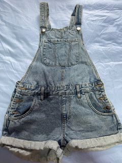 (Category: ) located in . Submitted by avvcloset (Listing ID 1211258833, Image 1). Description: .