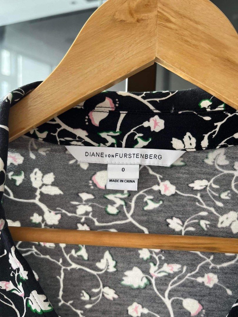 Diane Von Furstenberg Dress (Category: Dresses) located in Caloocan City. Submitted by thegoodstuff.x (Listing ID 1211295664, Image 3). Description: Size XS/0 - Bought it for 20k - Used once for a party.