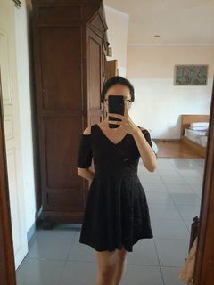Dress pesta hitam emboss