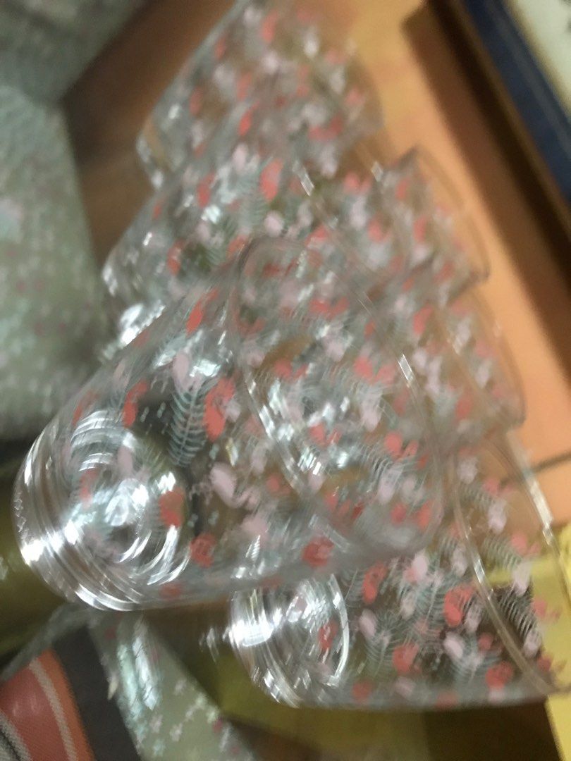 6 pcs Drinking glasses with design (Category: Dinnerware & Cutlery) located in Antipolo. Submitted by ynut143 (Listing ID 1211376996, Image 3). Description: 6 pieces No damage All good.
