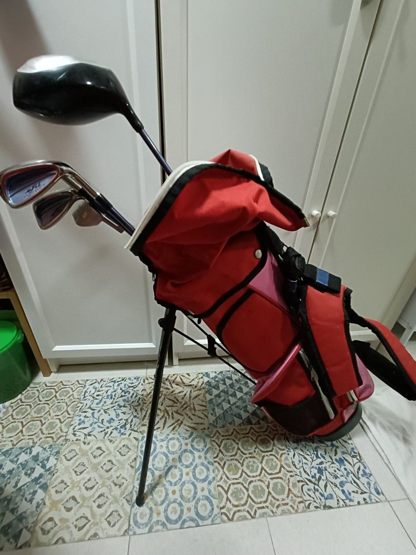 Fireball kids golf bag and clubs, Sports Equipment, Sports & Games