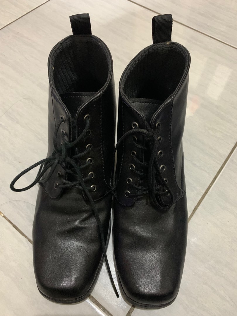 FREE ONGKIR) La Vita e Bella Women Lace Up Ankle Boots (Black), Fesyen Wanita, Sepatu di Carousell Black Leather Lace Up Boots