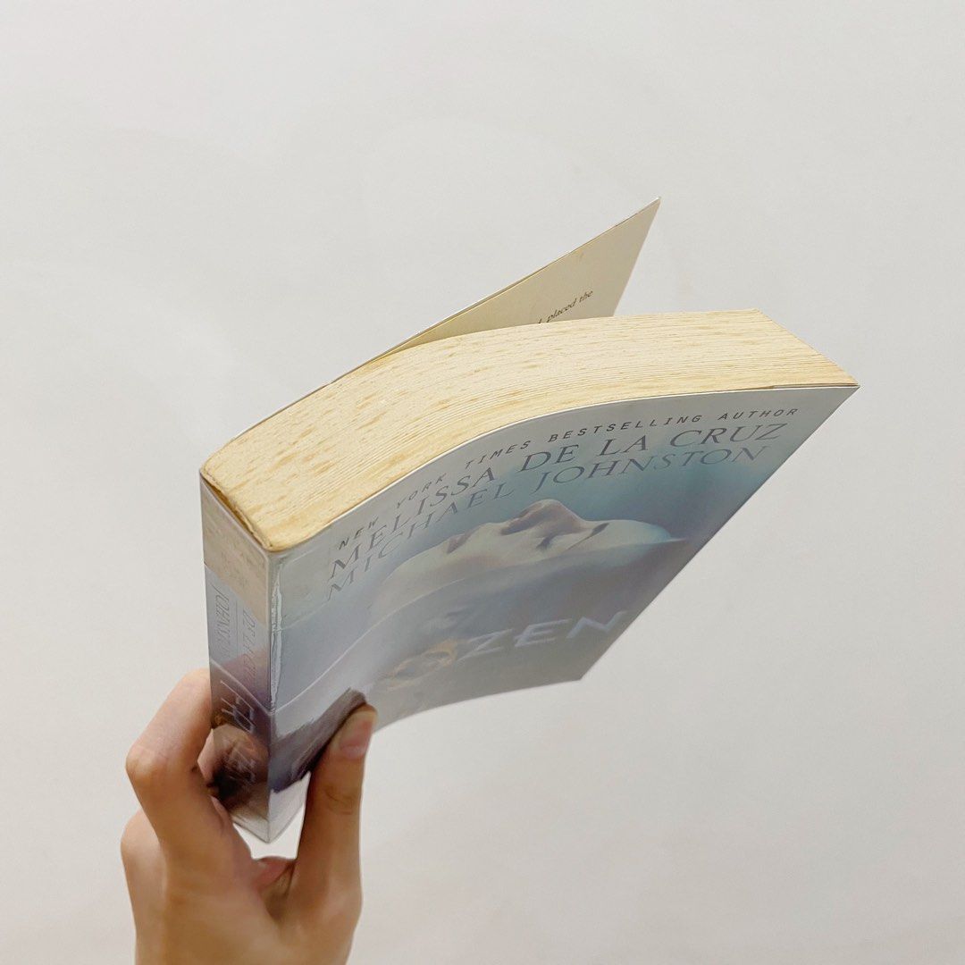 Frozen (Heart of Dread 1) by Melissa de la Cruz, Michael Johnston