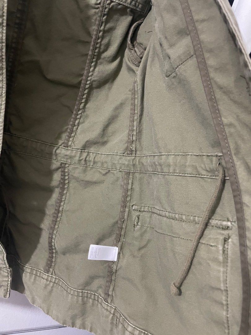 GAP FALL 2012 Jacket (Category: Coats, Jackets and Outerwear) located in Ipoh. Submitted by tytytan (Listing ID 1211315448, Image 3). Description: GAP fall jacket for sale. Can be wear for outdoor activities such as hiking, camping etc. Color olive green. Size on tag XXS but it quite bigger than that. Can wear up to L..
