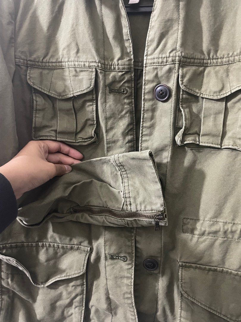 GAP FALL 2012 Jacket (Category: Coats, Jackets and Outerwear) located in Ipoh. Submitted by tytytan (Listing ID 1211315448, Image 2). Description: GAP fall jacket for sale. Can be wear for outdoor activities such as hiking, camping etc. Color olive green. Size on tag XXS but it quite bigger than that. Can wear up to L..