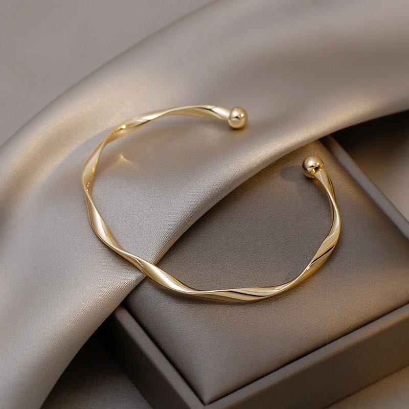 Gelang Louis Vuitton, Fesyen Wanita, Perhiasan di Carousell