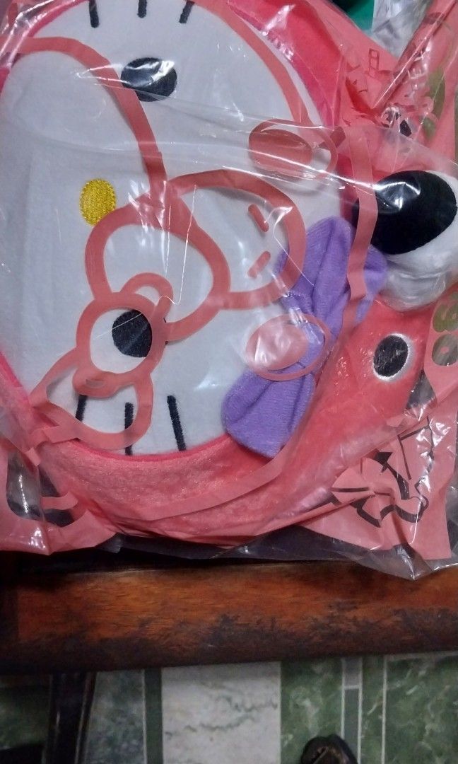 HELLO KITTY SAFARI FLAMINGO (Category: Vintage Collectibles) located in Quezon City. Submitted by kachesunga (Listing ID 1211287620, Image 1). Description: limited edition. on hand. from singapore.
