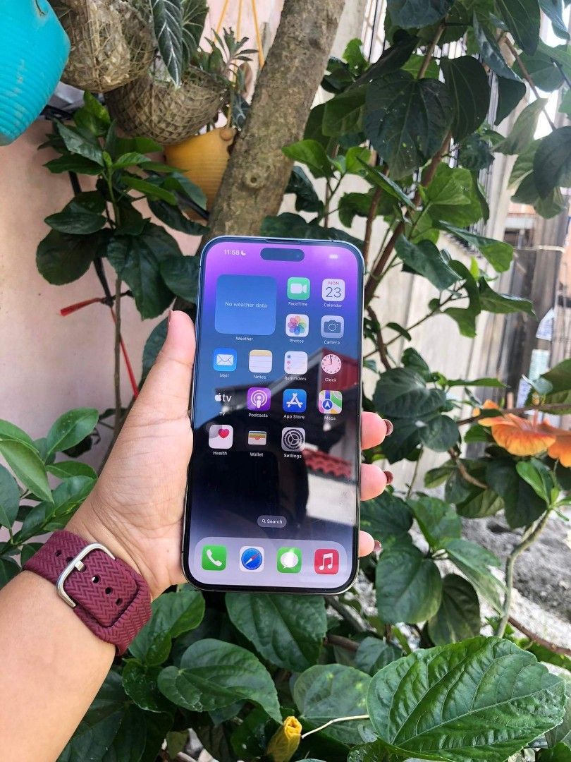 Iphone 14promax 256gb Globelocked 3weeks old (Category: iPhone 14 Series) located in Caloocan City. Submitted by ombretedaniellemariz.deer (Listing ID 1211269231, Image 3). Description: For sale/swap to your? Iphone 14promax 256gb Deep purple Globelocked 100% battery health 3weeks old Warranty till jan 4, 2023 No issues Check all you want Complete package with receipt Selling: ₱70,000 Open for swap. Location: North Caloocan Laforteza near Almar.
