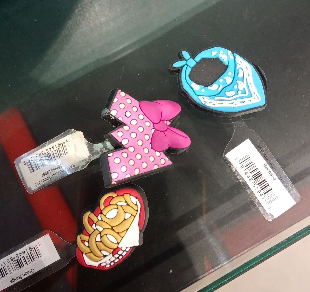 Jibbitz crocs original jibbitz crocs, Fesyen Wanita, Sepatu di Carousell