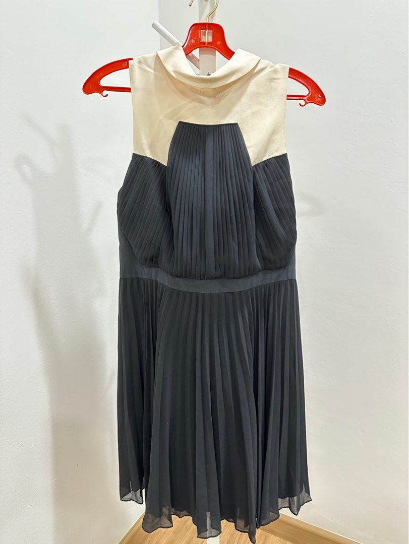 Karen Millen chiffon pleated dress, Women's Fashion, Dresses & Sets,  Evening Dresses & Gowns on Carousell