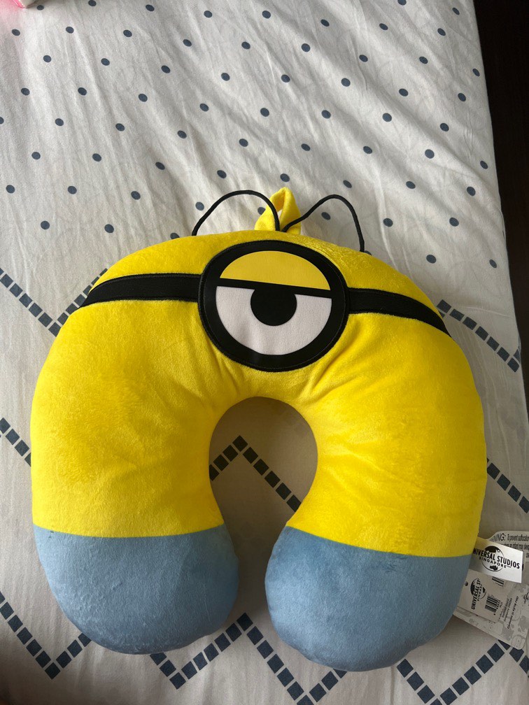 Minion best sale neck pillow