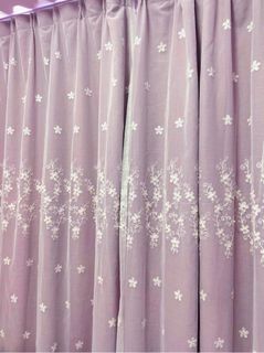 紫色底遮光布，面料lace 雙層窗簾，車實了兩層的，只需一條窗簾路軌便可