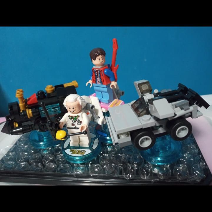 Lego dimensions back to the future in the display box Hobbies