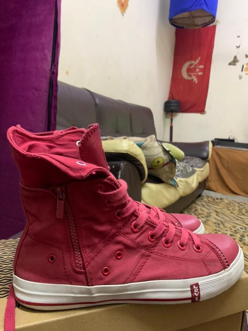 Levi's red sneakers new arrivals