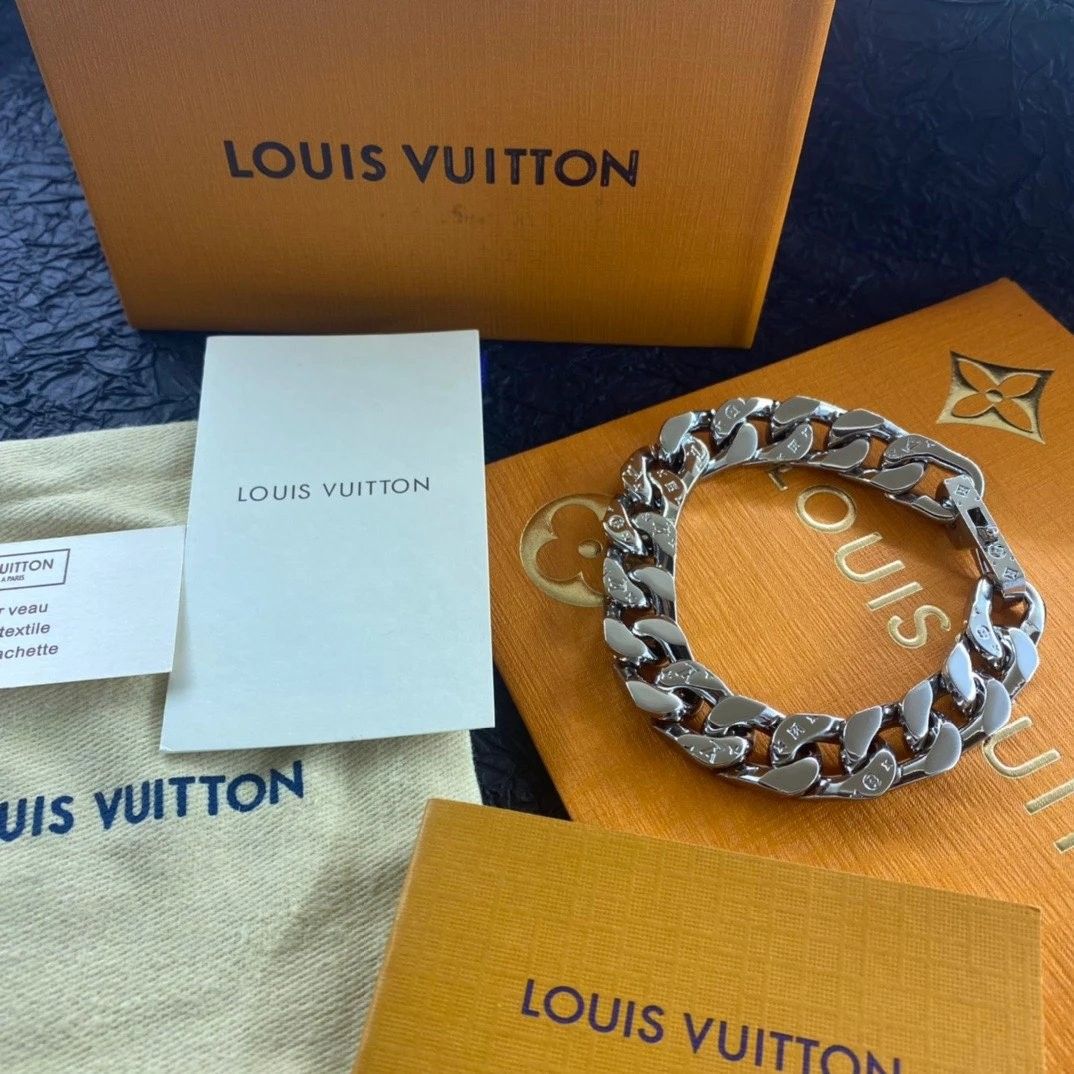 Louis Vuitton Chain Links Patches Necklace MP2682  electricmallcomng