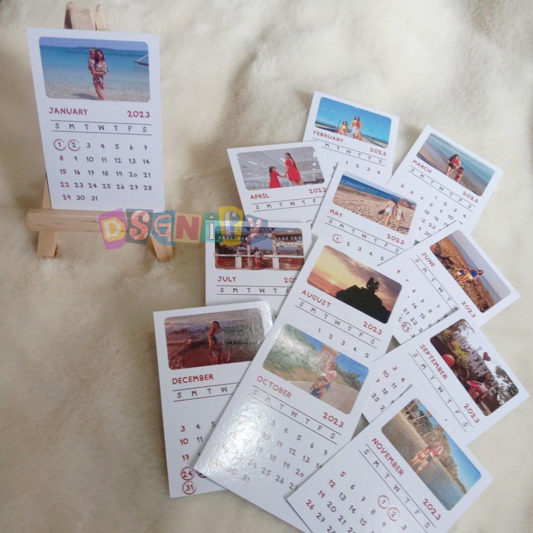 Mini Polaroid Calendar w/ Photos / Desk Calendar, Hobbies & Toys