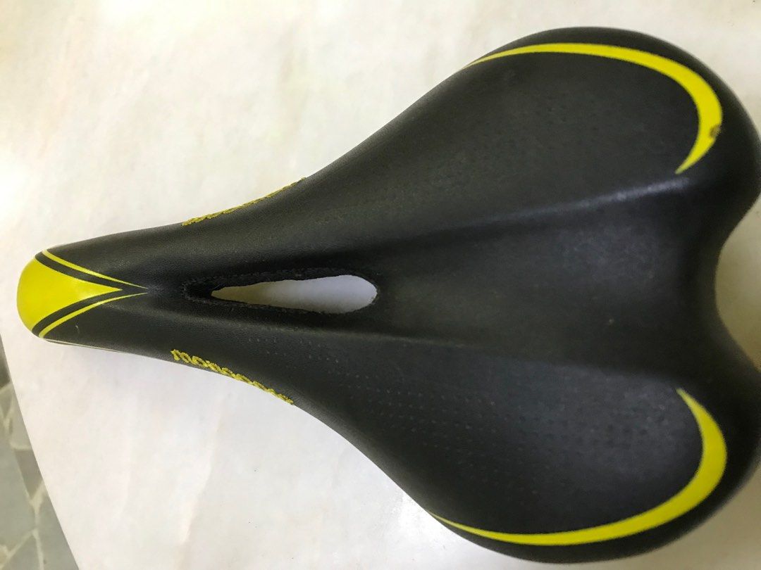 Mongoose bike seat hotsell