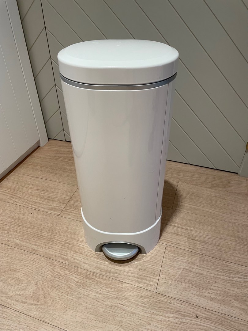 Munchkin Step Diaper Pail, Babies & Kids, Bathing & Changing, Diapers