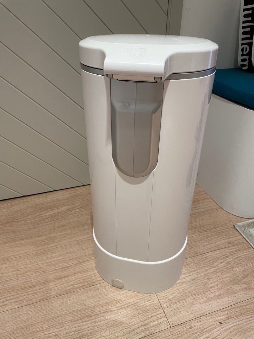 Munchkin Step Diaper Pail, Babies & Kids, Bathing & Changing, Diapers