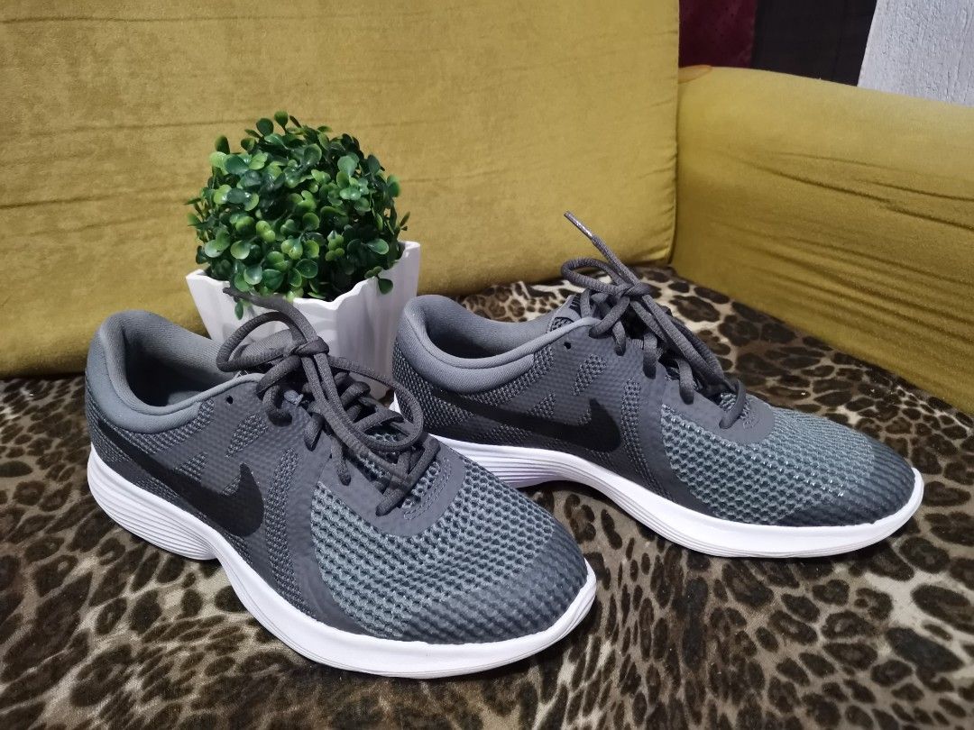 Nike revolution 4 best sale sale