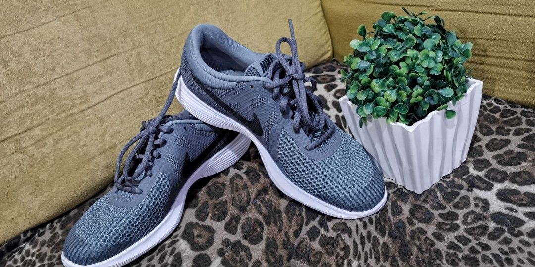 nike revolution 4 sale