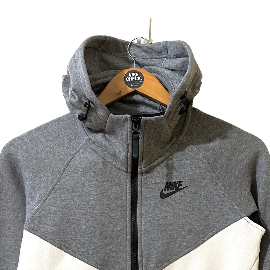 Two tone discount nike hoodie