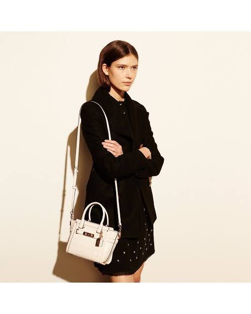 Coach Swagger 21 Coach 37444 Swagger 21 Carryall In Leather