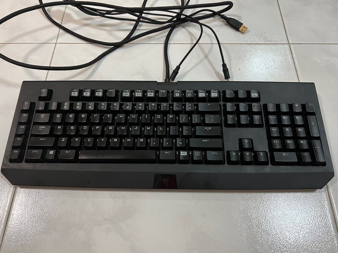 Touches De Clavier RAZER BLACKWIDOW CHROMA RZ03-0122 - Compatible AZERTY, Pour Pièces - Occasion