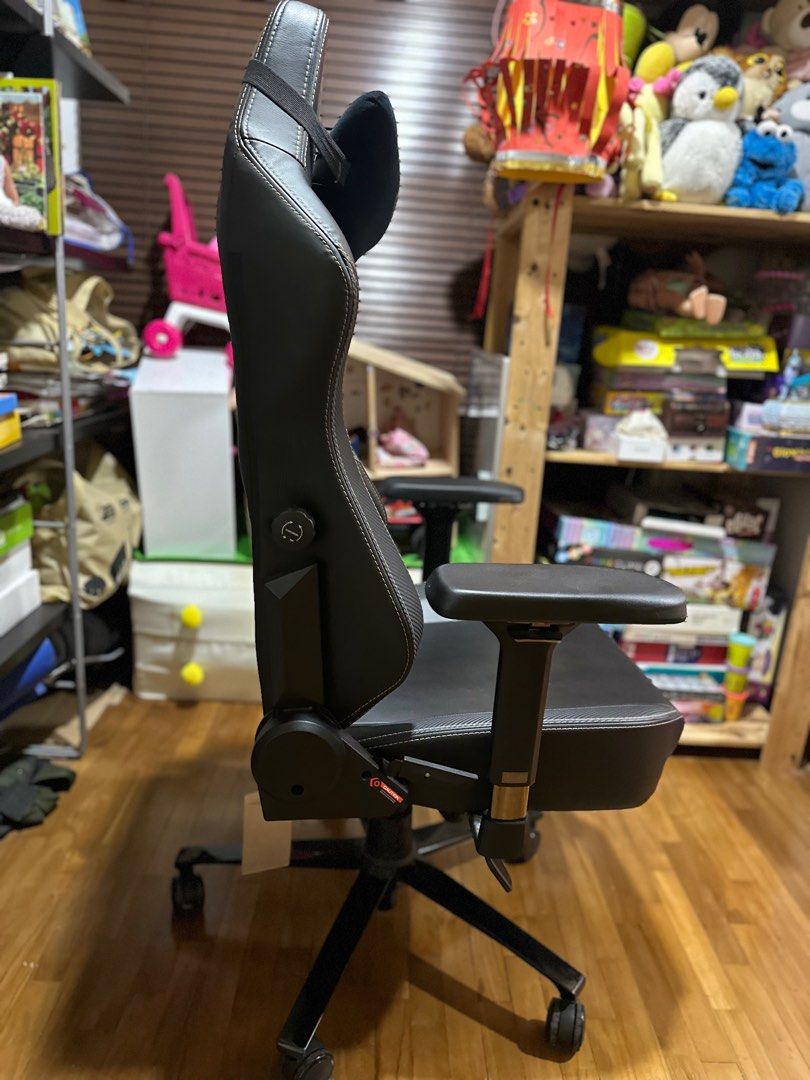 Secret Labs Dark Knight TITAN (Under warranty), Furniture & Home Living