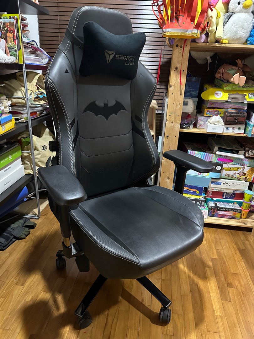Secret Labs Dark Knight TITAN (Under warranty), Furniture & Home Living