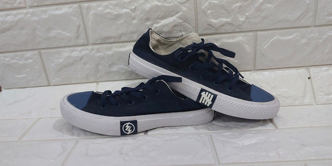 Sepatu converse lunarlon Fesyen Pria Sepatu Sneakers di Carousell