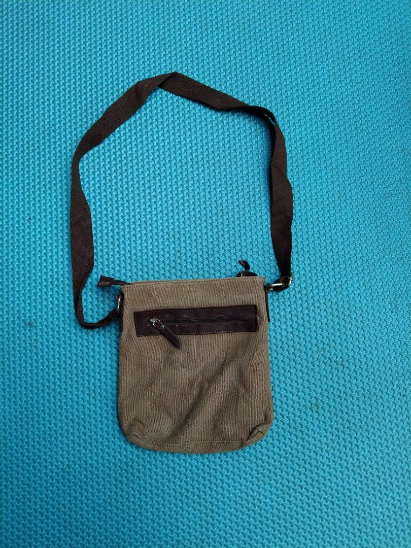 Sling bag Attack on Titan, Men's Fashion, Men's Bags & Wallets, Sling Bags on Carousell