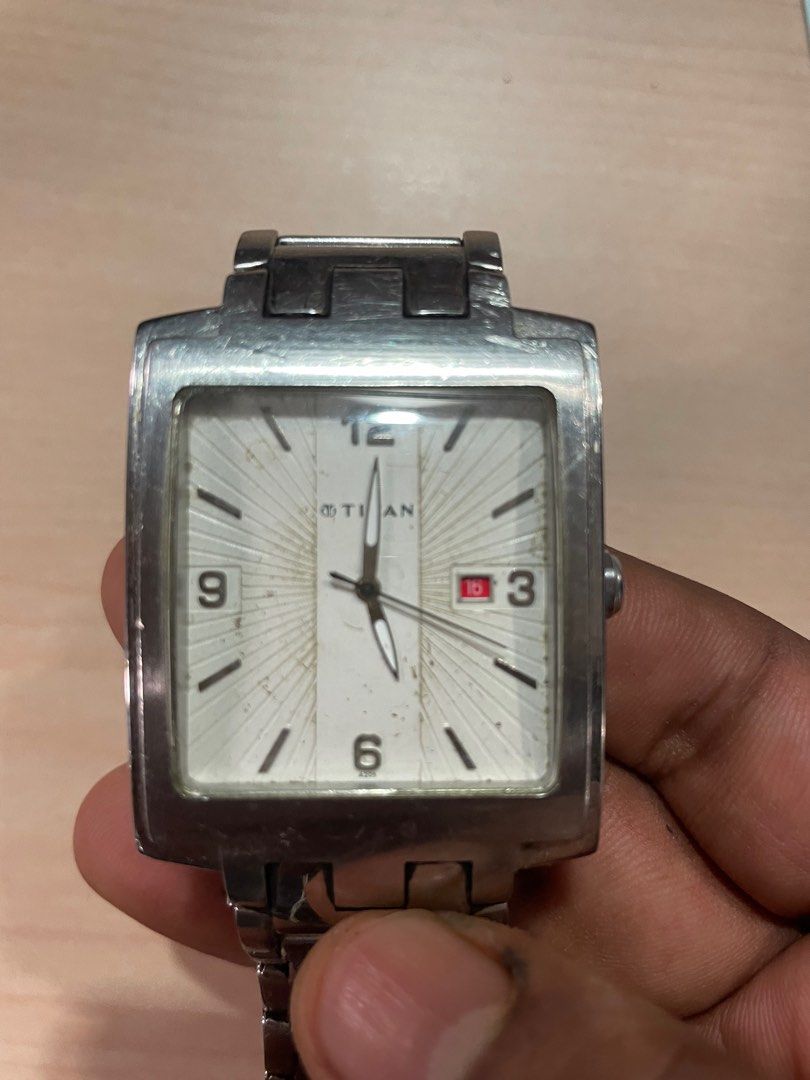 TITAN Golden gold case quartz watch at best price in Delhi | ID: 19275078648
