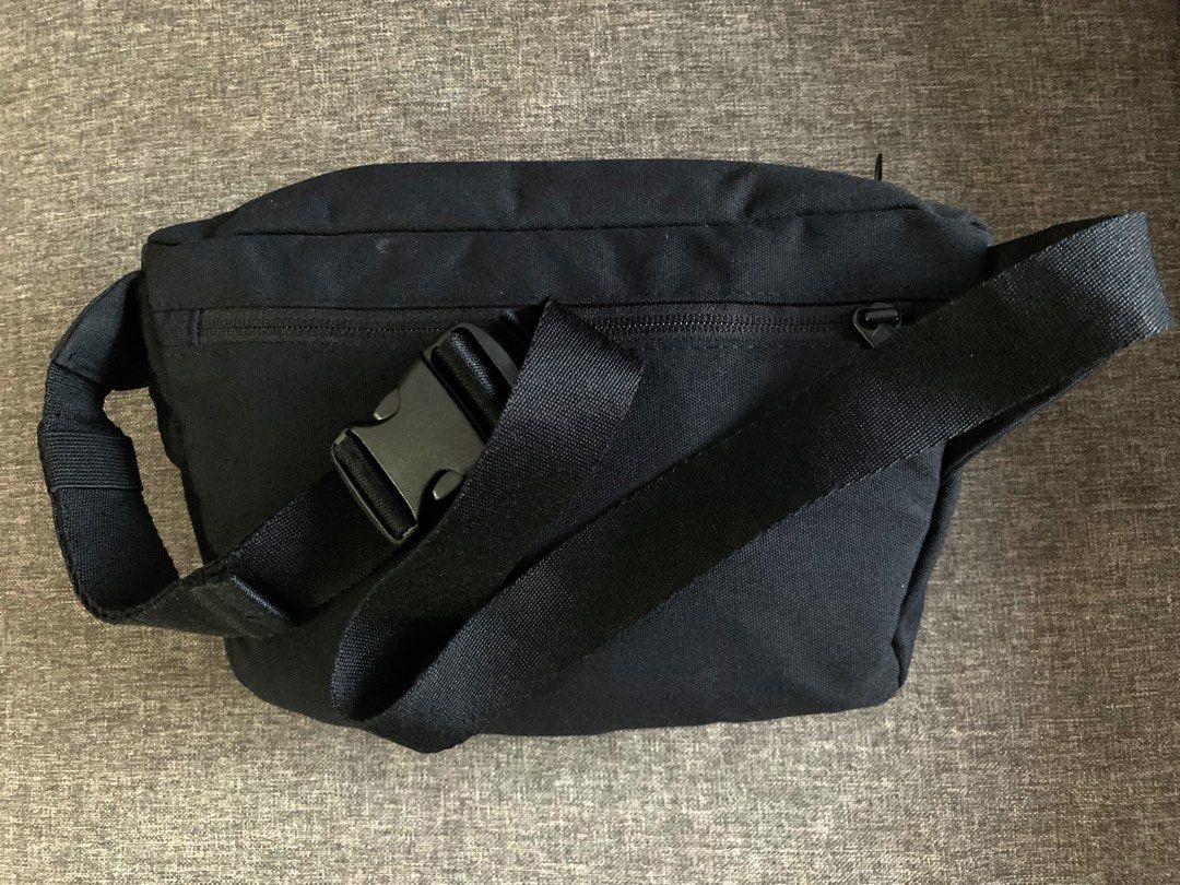 Uniqlo Pouch Bag, Men's Fashion, Bags, Belt bags, Clutches and Pouches