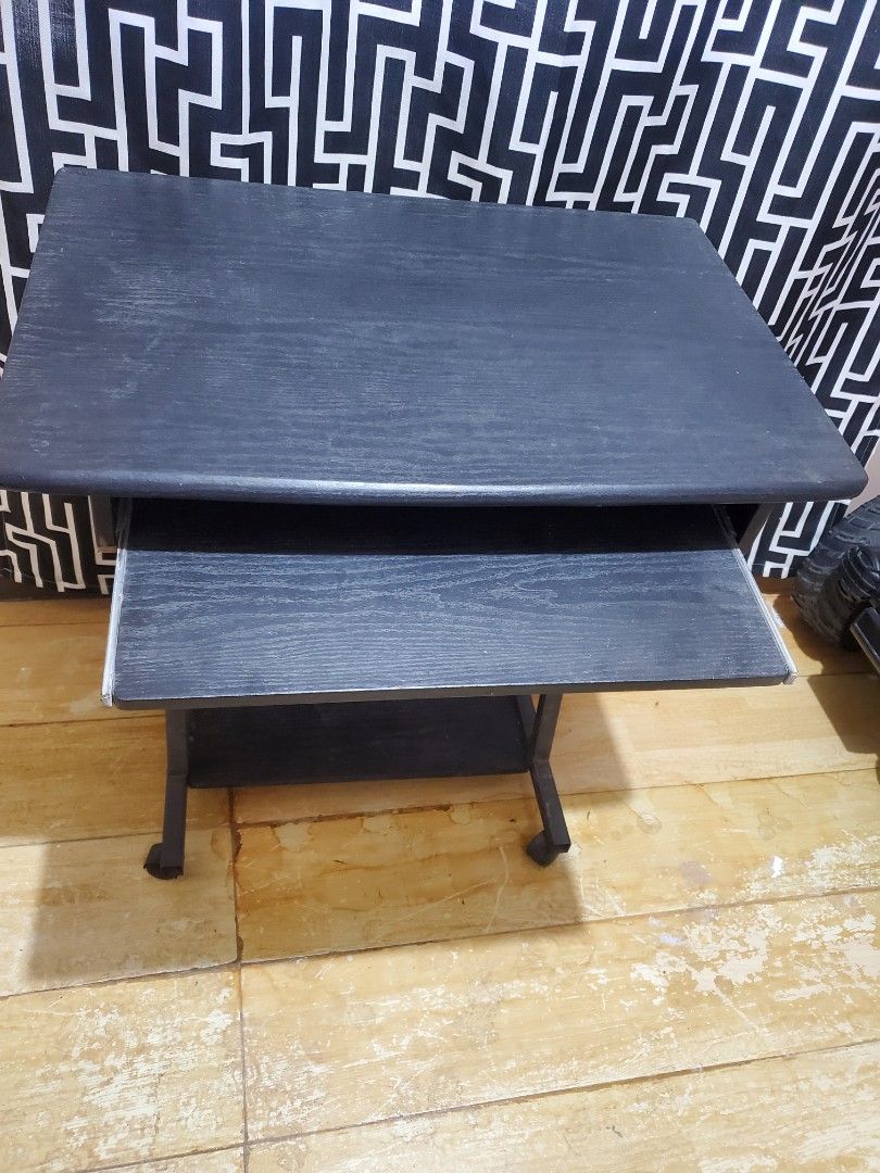 Used computer table on Carousell